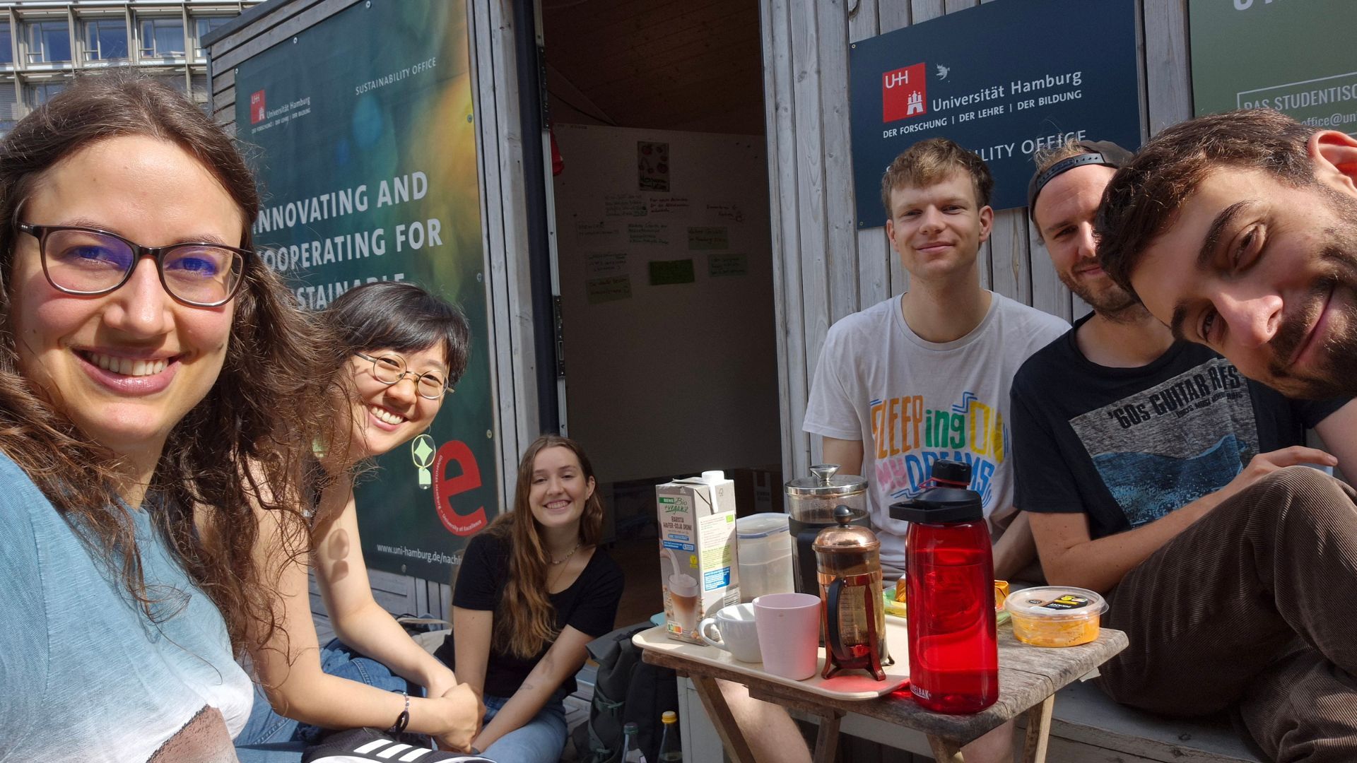 Gruppenfoto des Sommertreffens an der Universität Hamburg